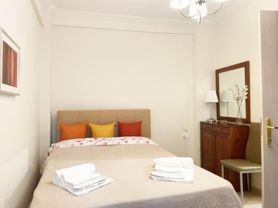 Crimson Suite: 1-Bedroom Apartment In Thessaloníki Ngoại thất bức ảnh