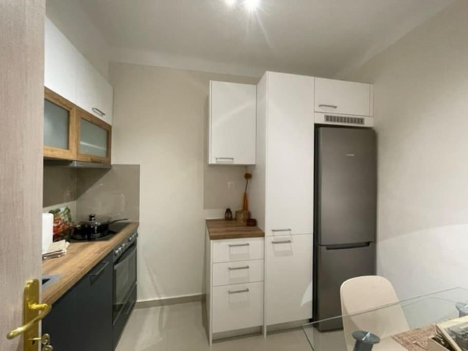 Crimson Suite: 1-Bedroom Apartment In Thessaloníki Ngoại thất bức ảnh