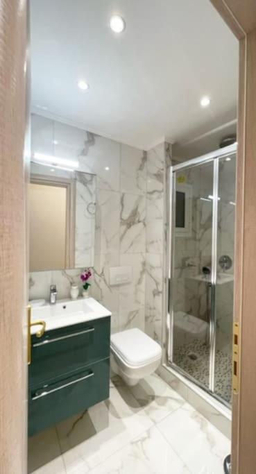 Crimson Suite: 1-Bedroom Apartment In Thessaloníki Ngoại thất bức ảnh